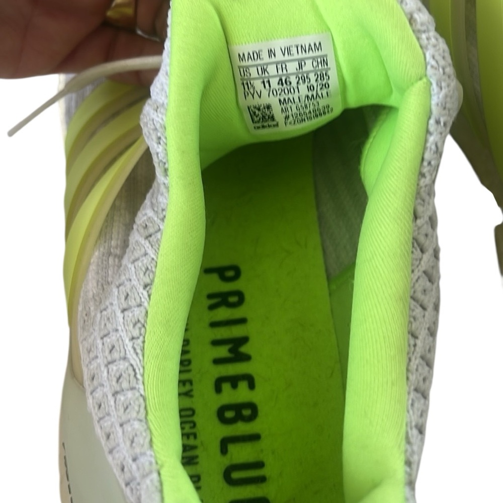 Adidas Men’s Ultraboost White and Neon Yellow. - Picture 4 of 5